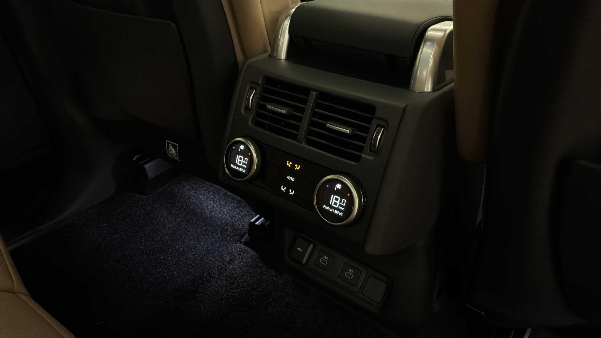 Land Rover Discovery view 18