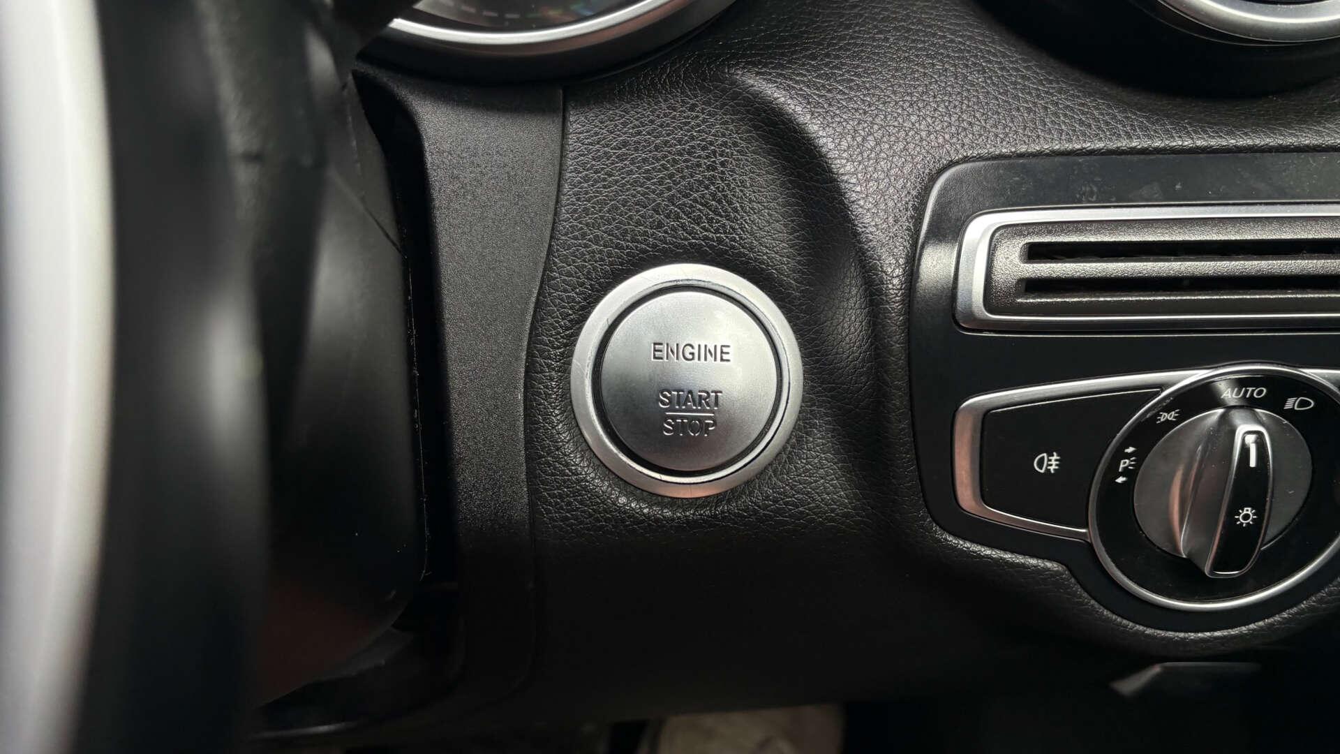 Mercedes-Benz C-Class view 21