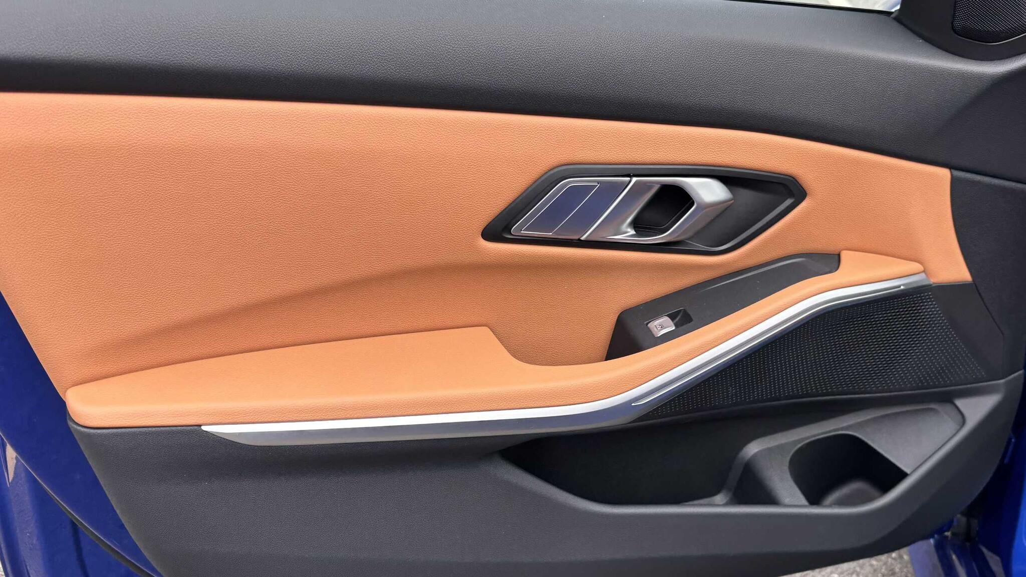 BMW 3 Series view 23