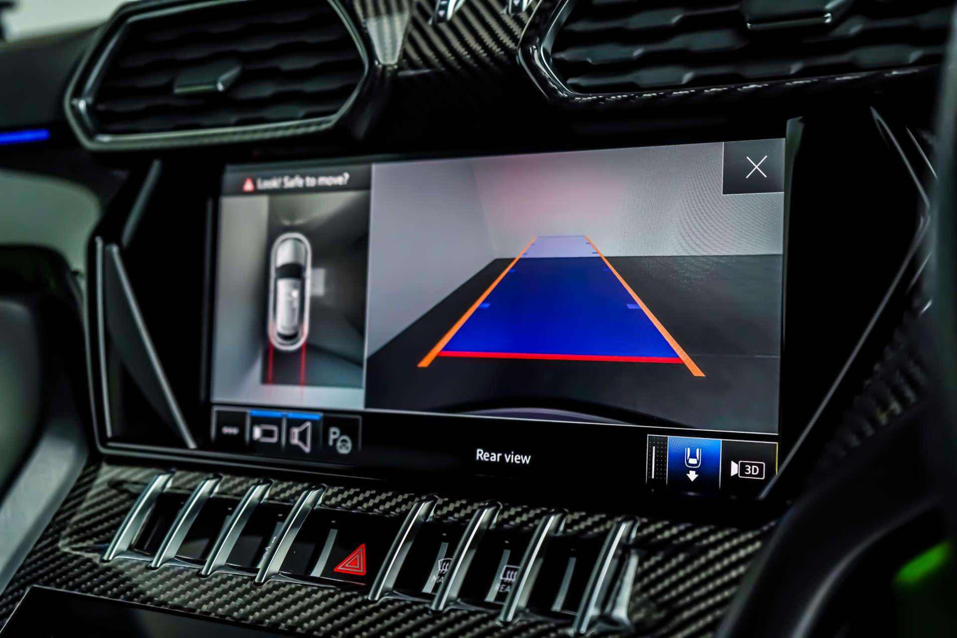 Lamborghini Urus view 16