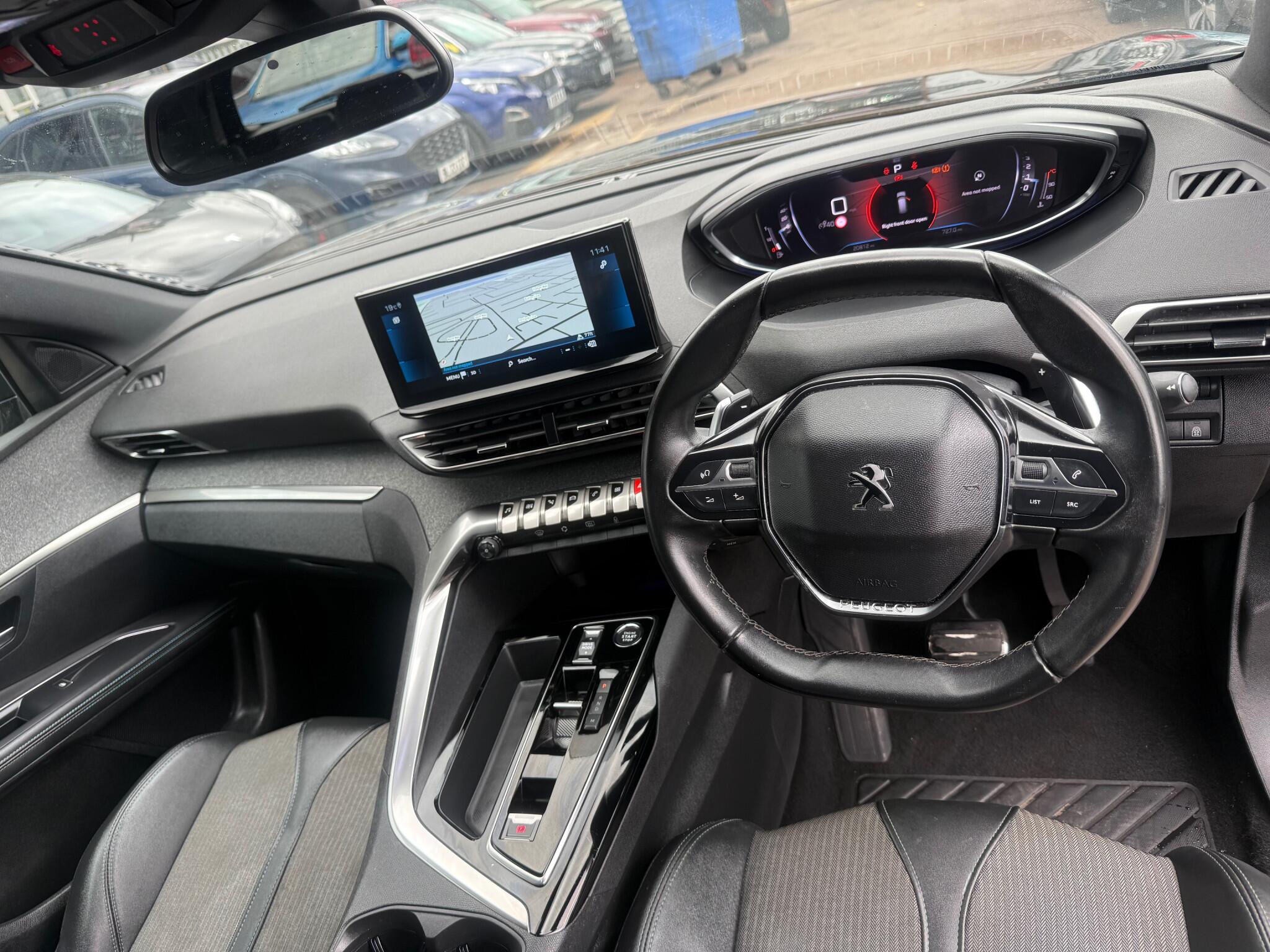 Peugeot 5008 view 16