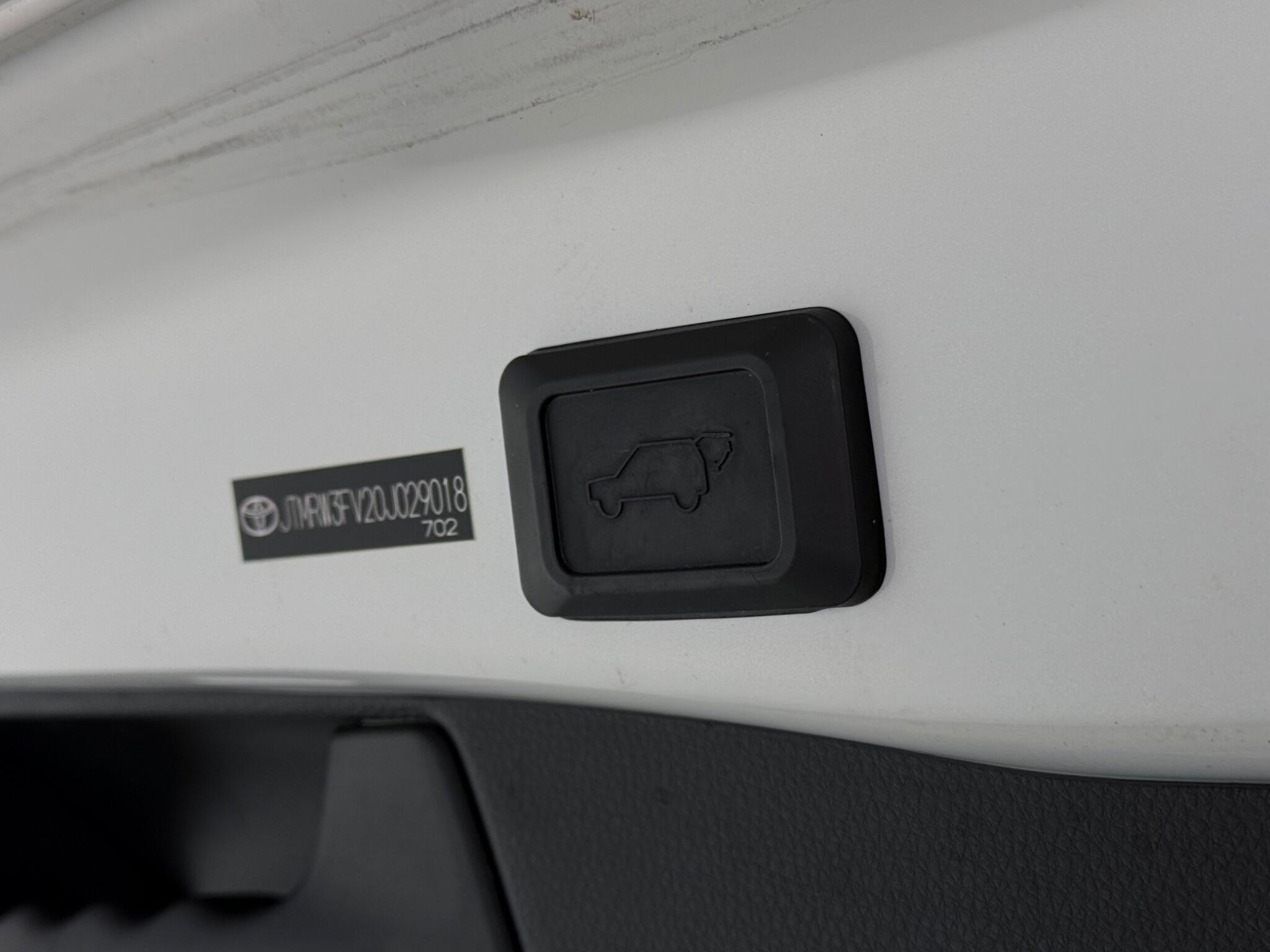 Toyota Rav4 view 8