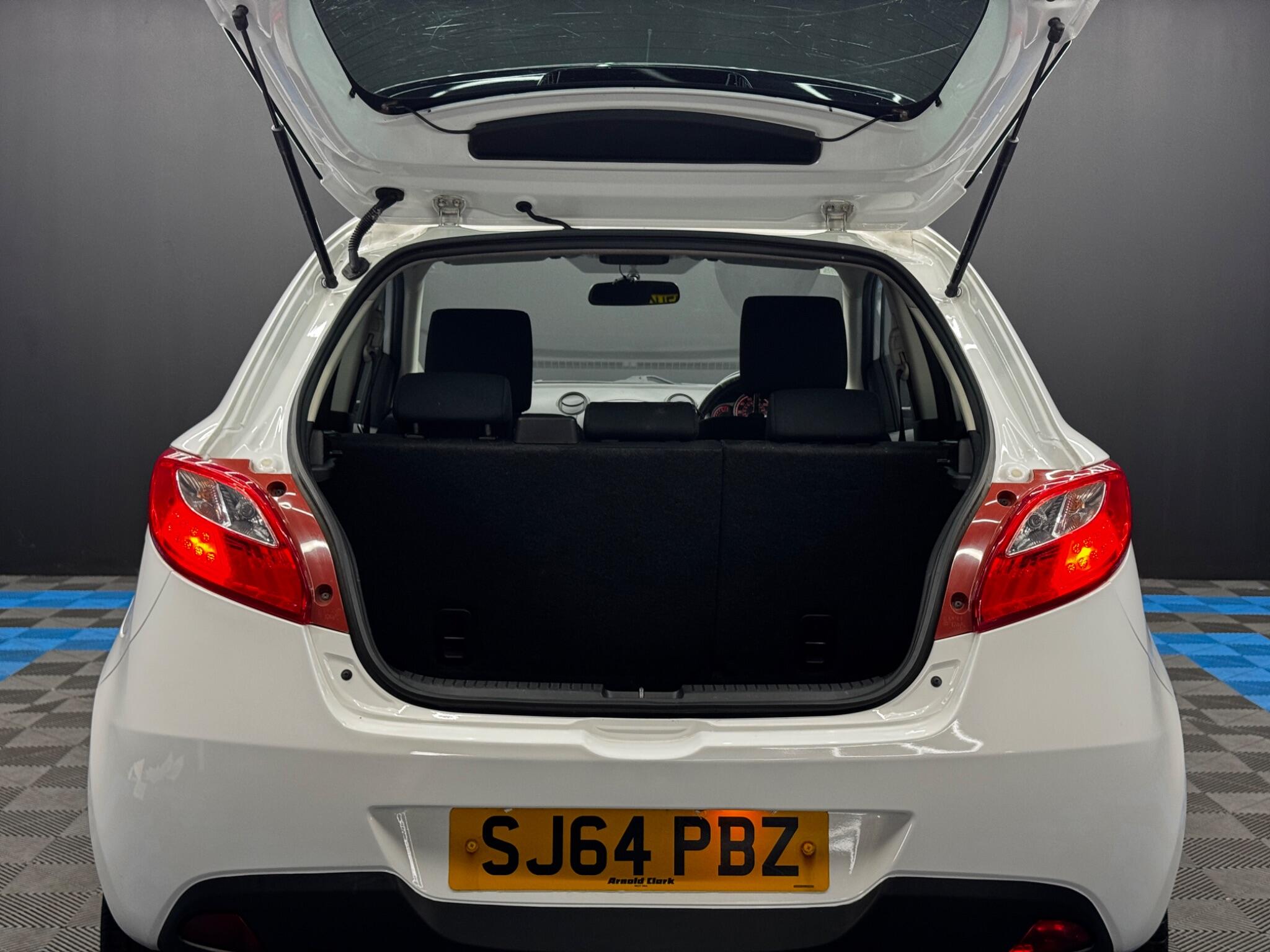 Mazda Mazda2 view 26