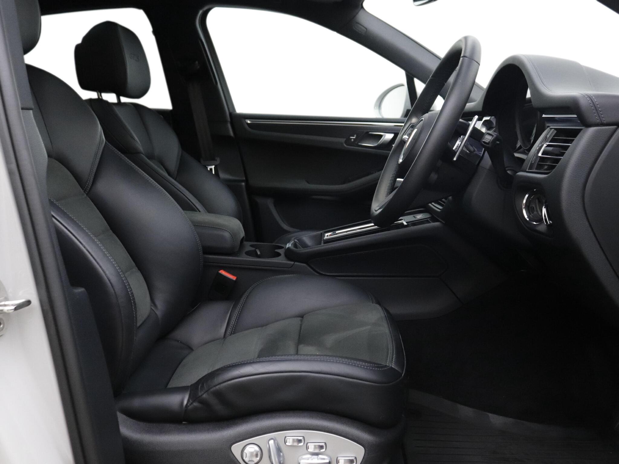 Porsche Macan view 10