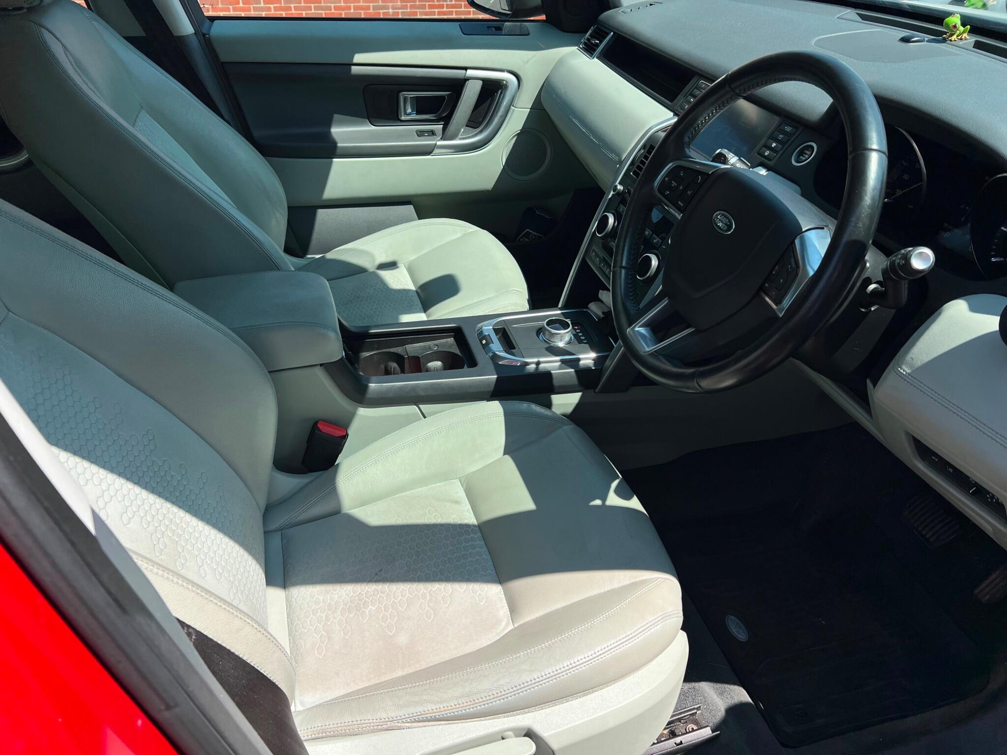 Land Rover Discovery Sport view 3