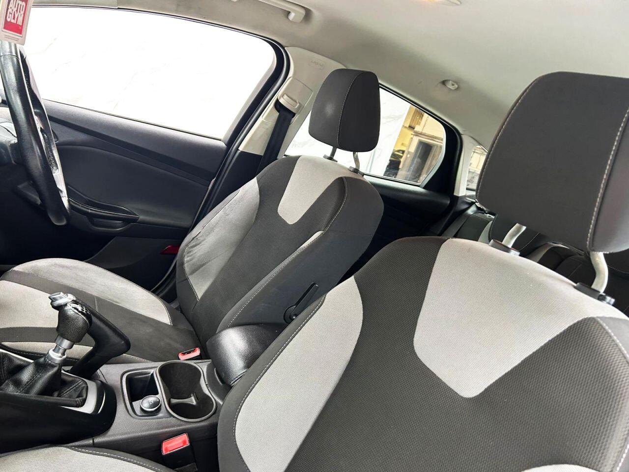 Ford Focus view 13