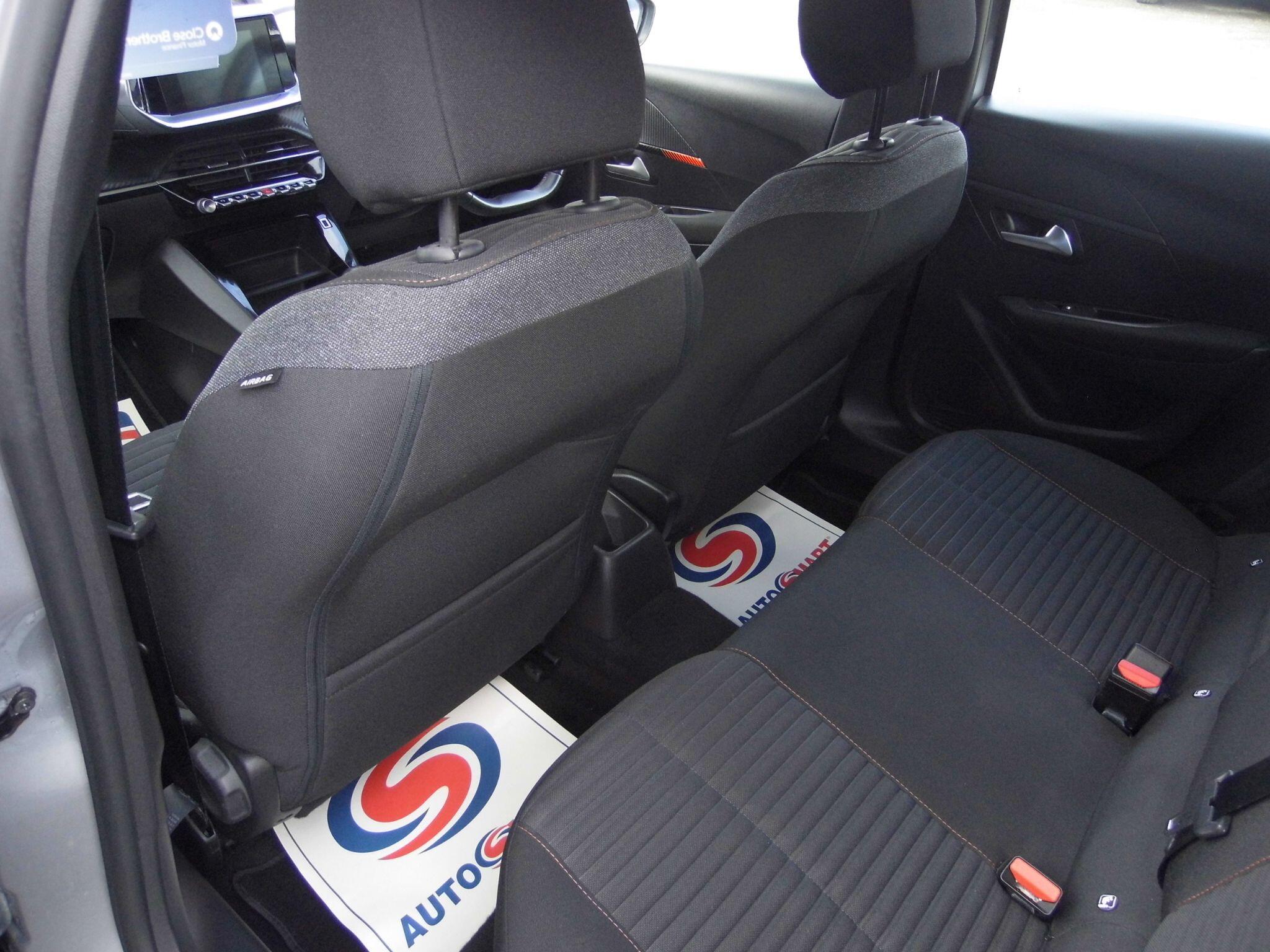 Peugeot 208 view 18