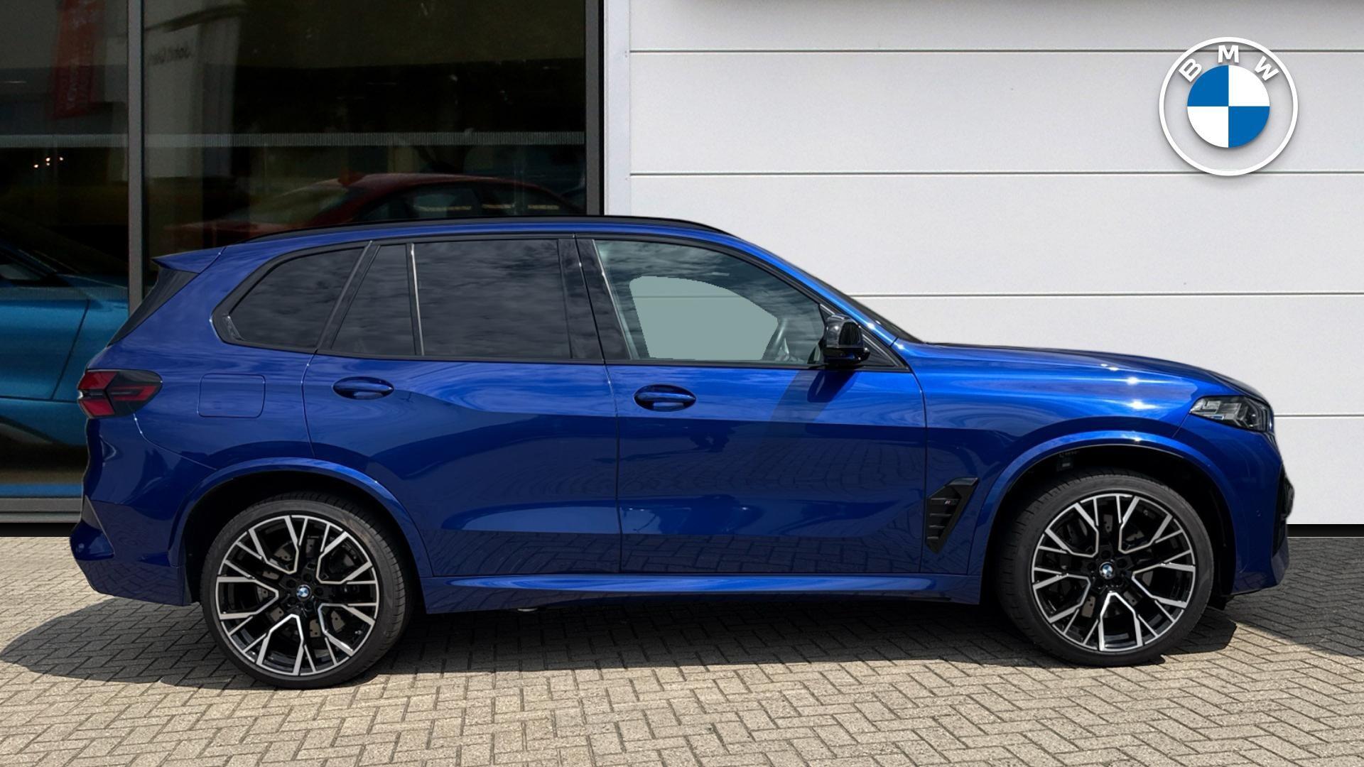 BMW X5 M view 3