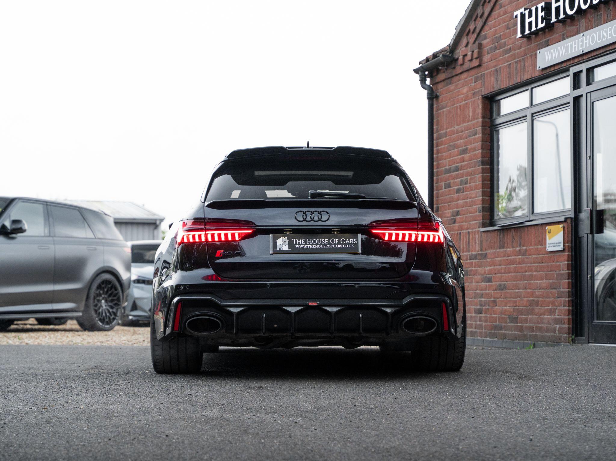 Audi RS6 Avant view 10