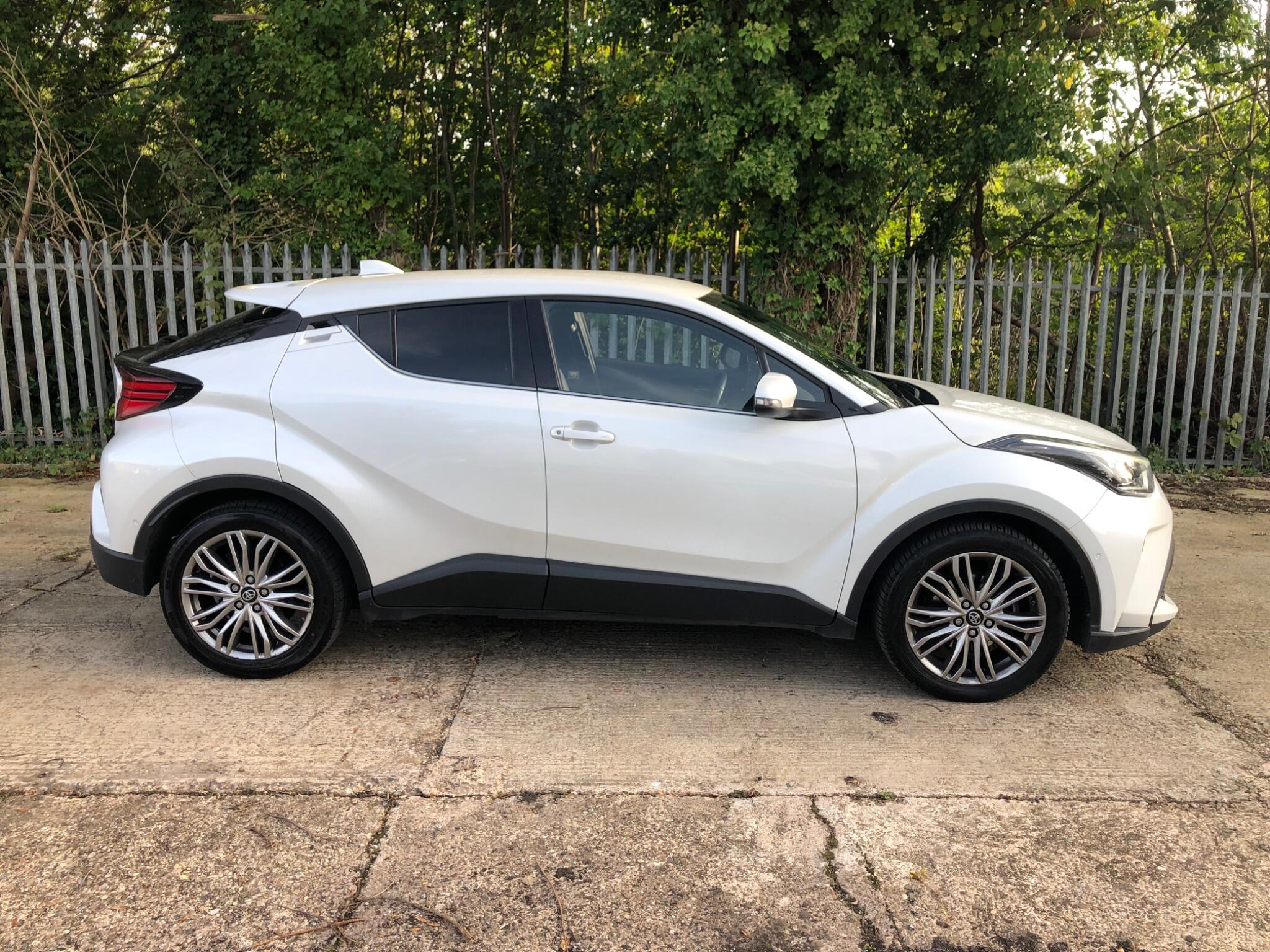Toyota C-HR view 3