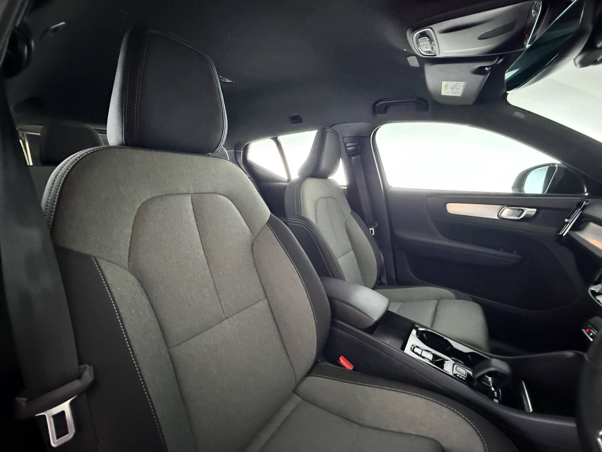 Volvo XC40 view 31