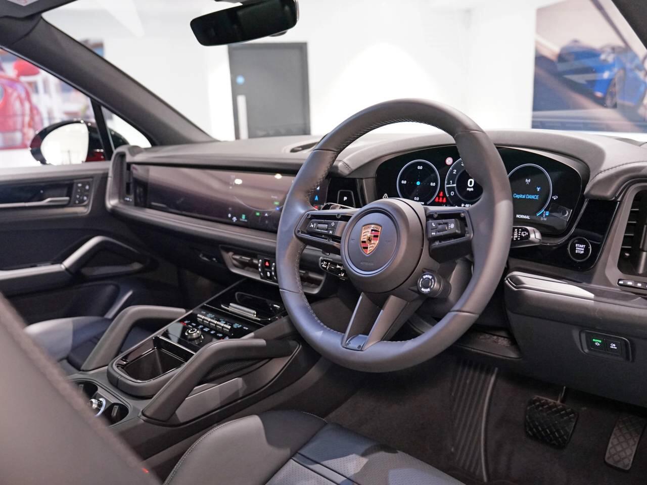 Porsche Cayenne view 8