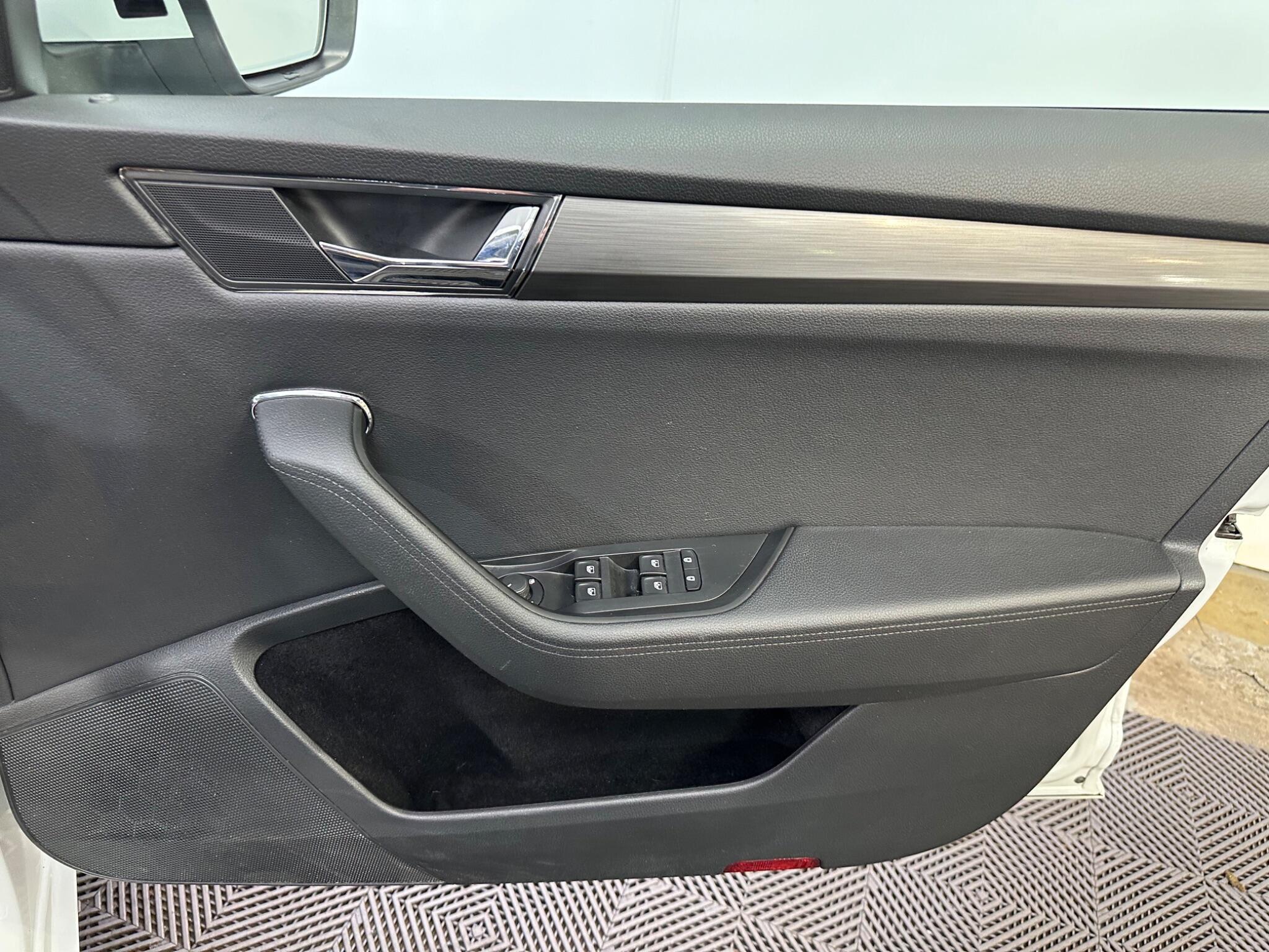 Skoda Superb view 38
