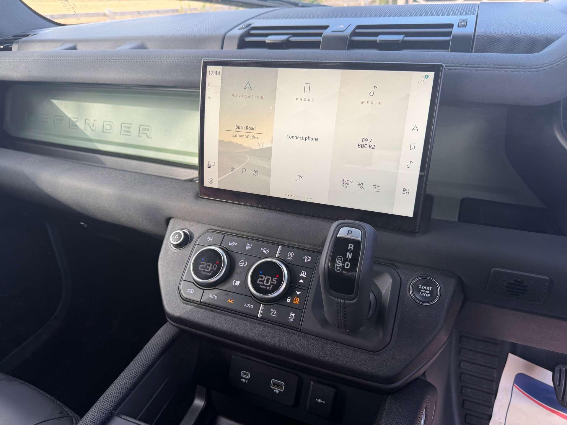 Land Rover Defender view 22