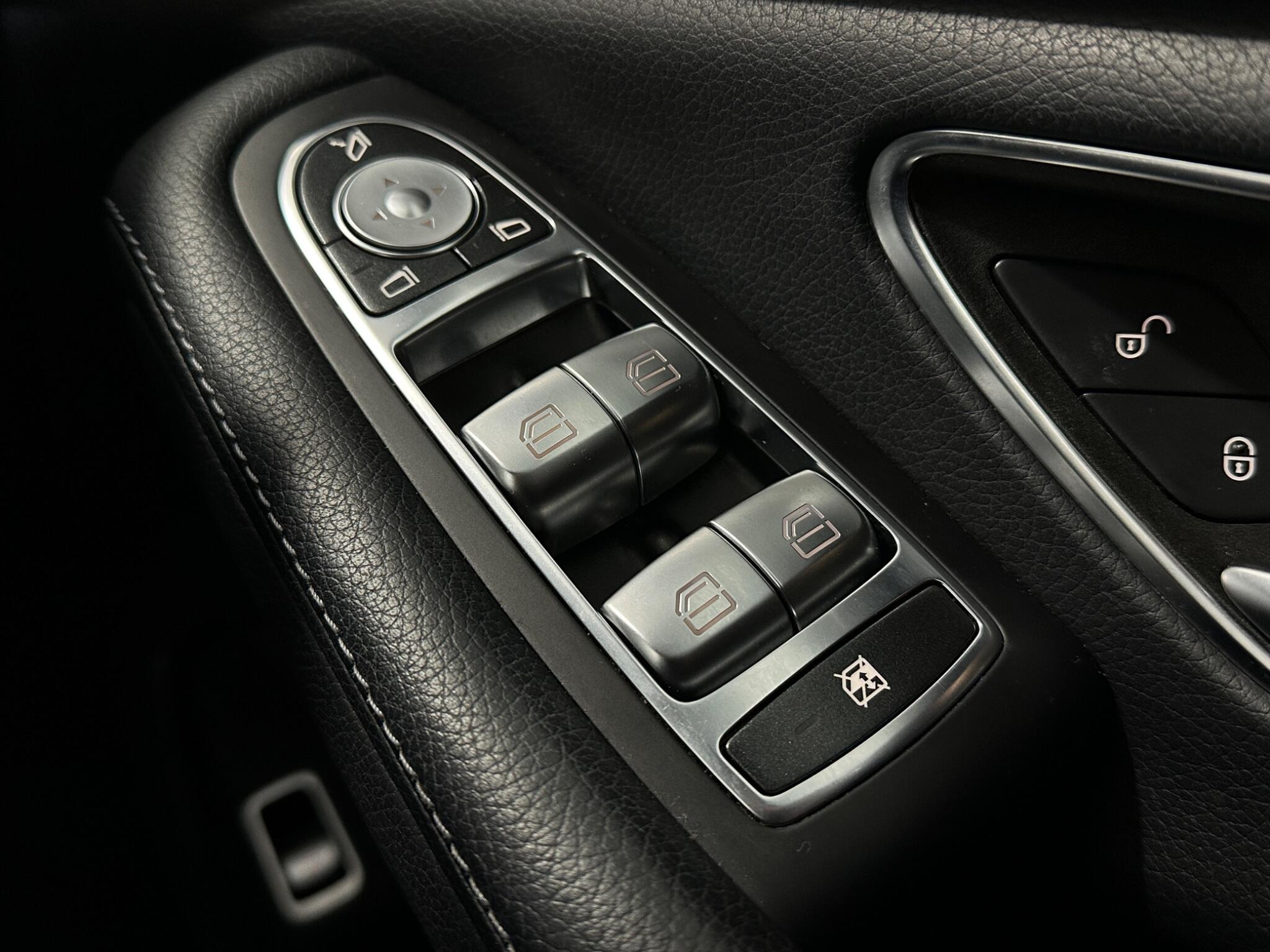 Mercedes-Benz S-Class view 19