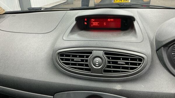 Renault Clio view 11