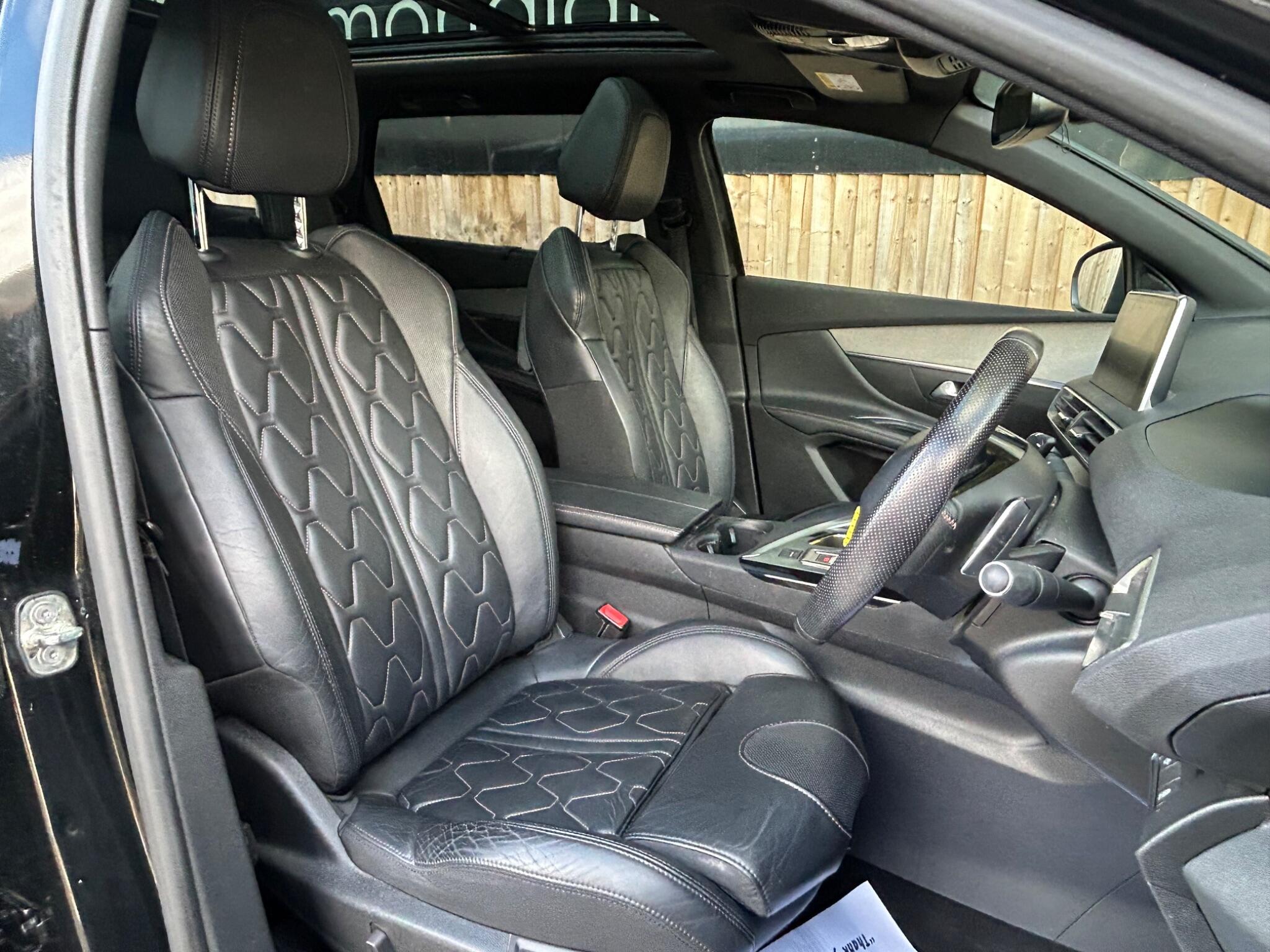 Peugeot 5008 view 3