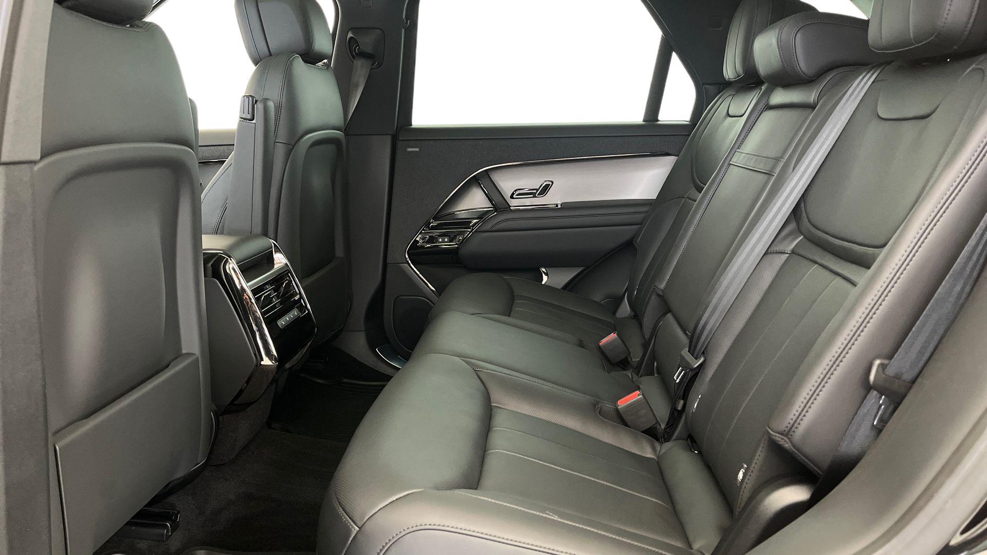 Land Rover Range Rover Sport view 4