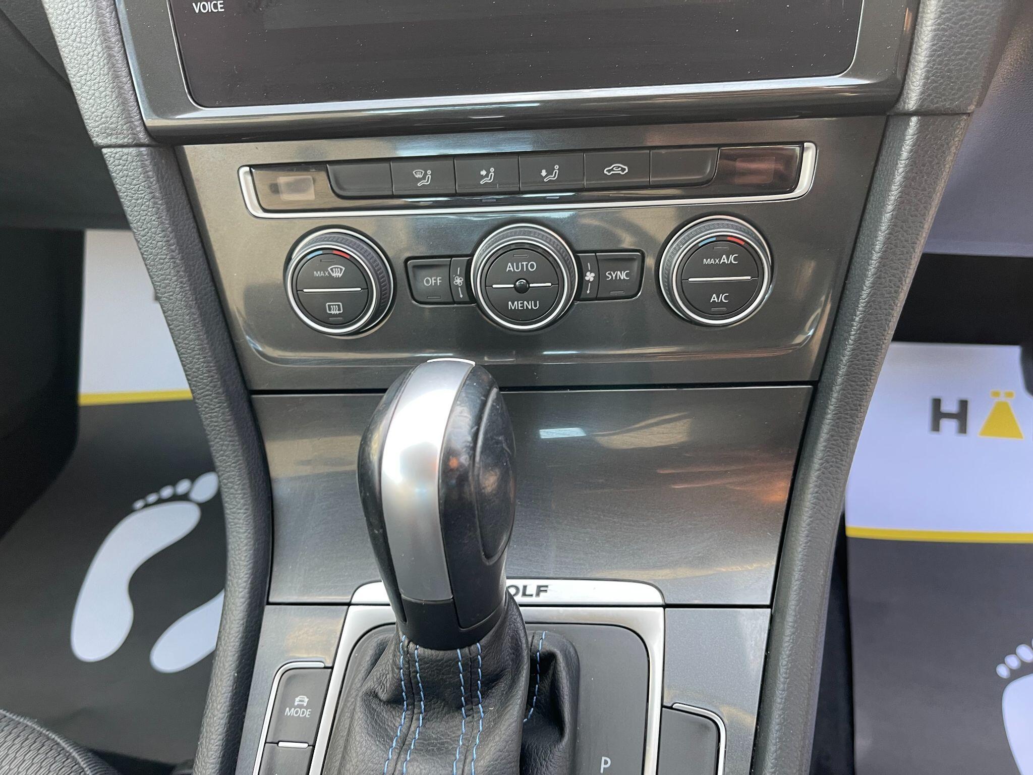 Volkswagen E-Golf view 33