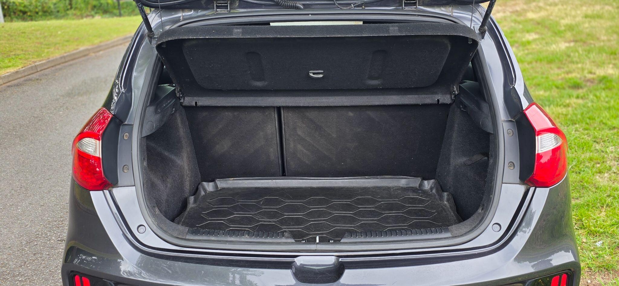 Kia Ceed view 45