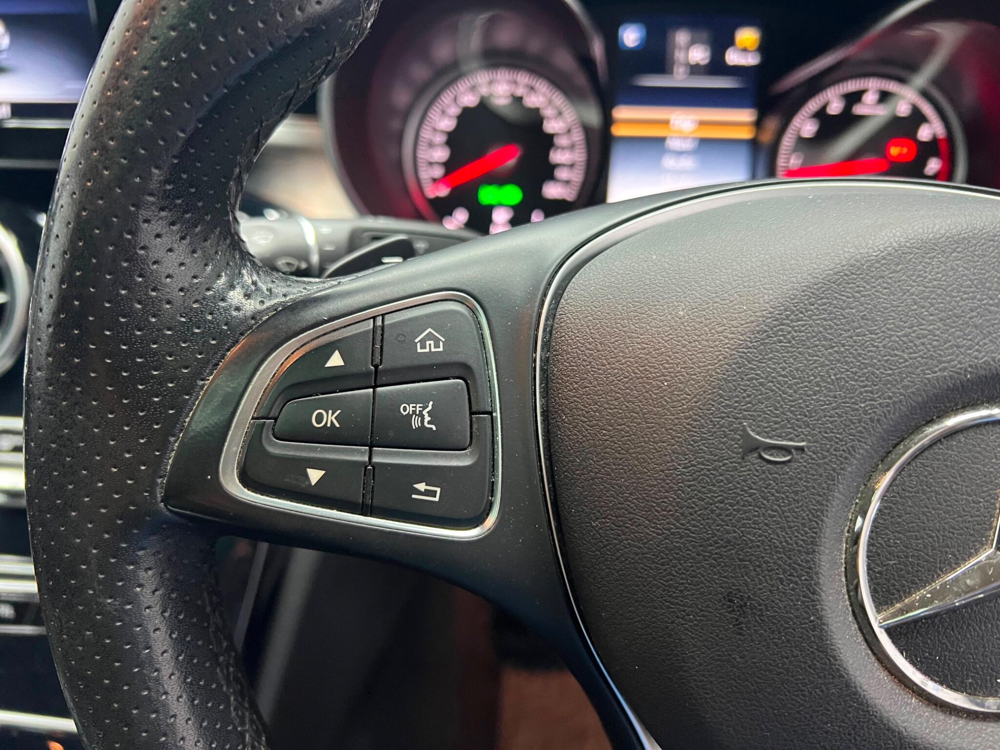 Mercedes-Benz C Class view 11