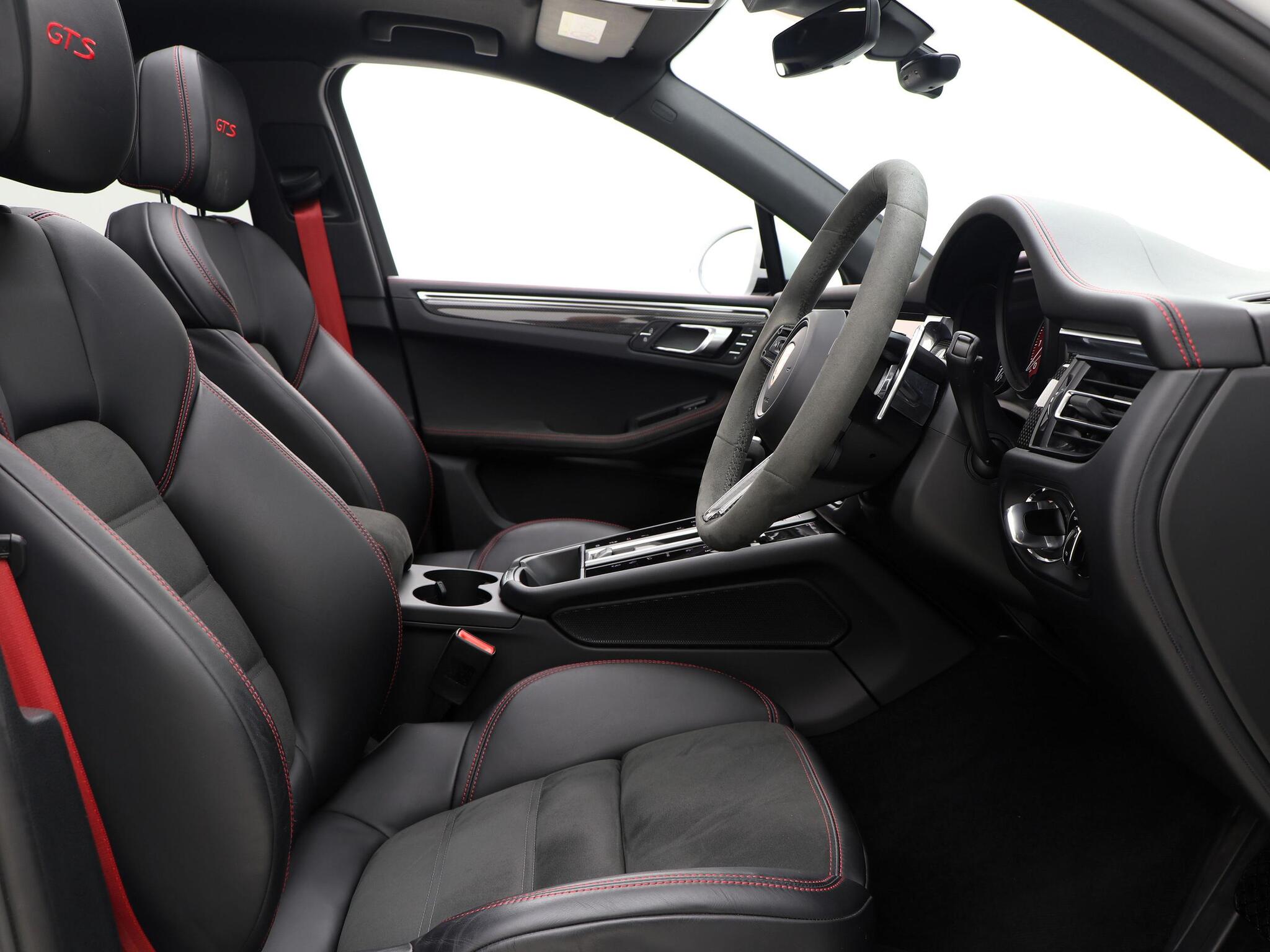 Porsche Macan view 44