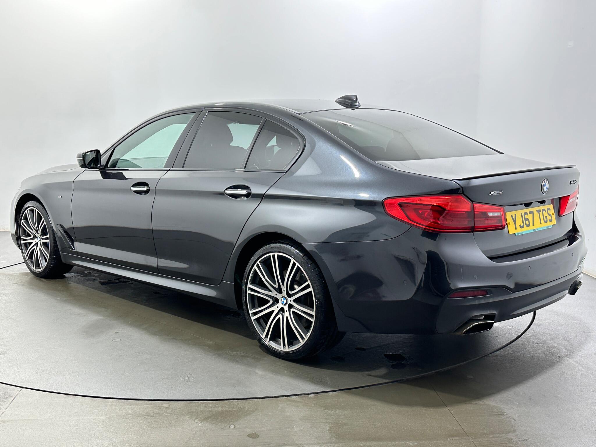 BMW 5 Series view 6