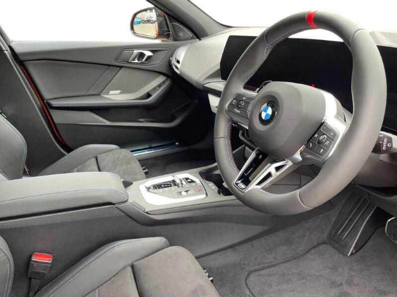 BMW 1 Series view 6