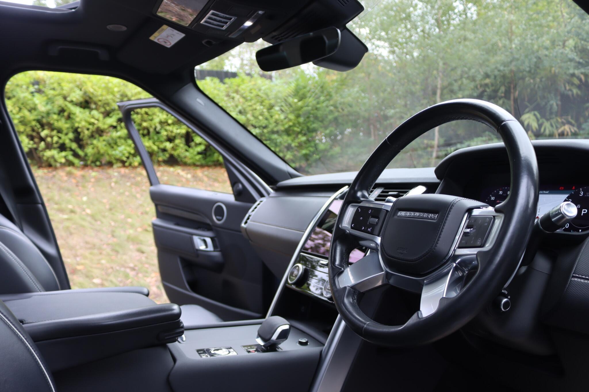 Land Rover Discovery view 30