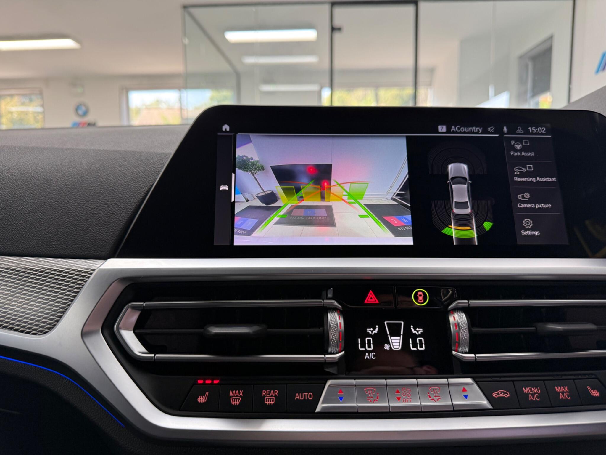 BMW 3 Series view 14