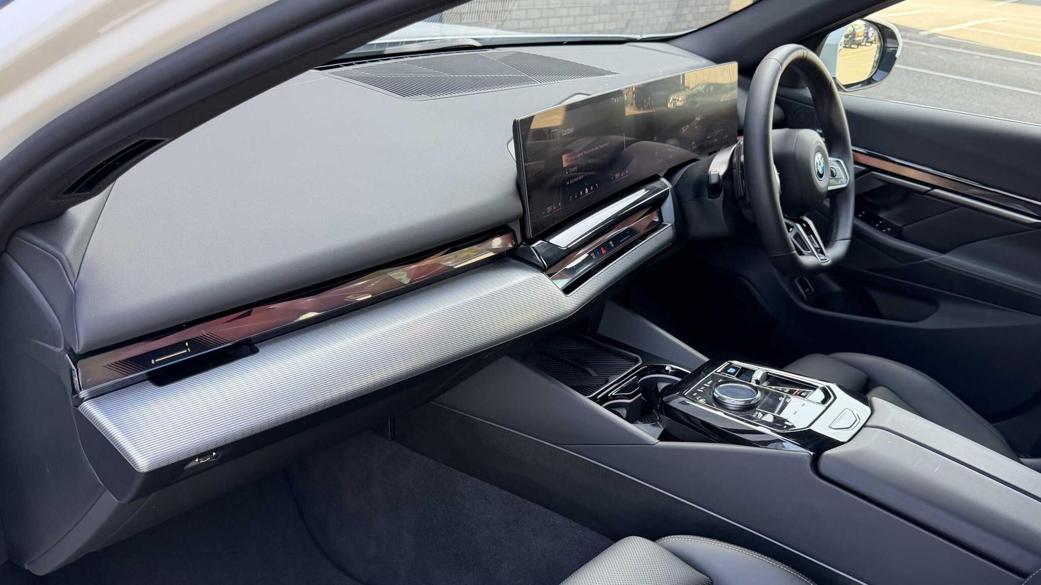 BMW i5 view 9