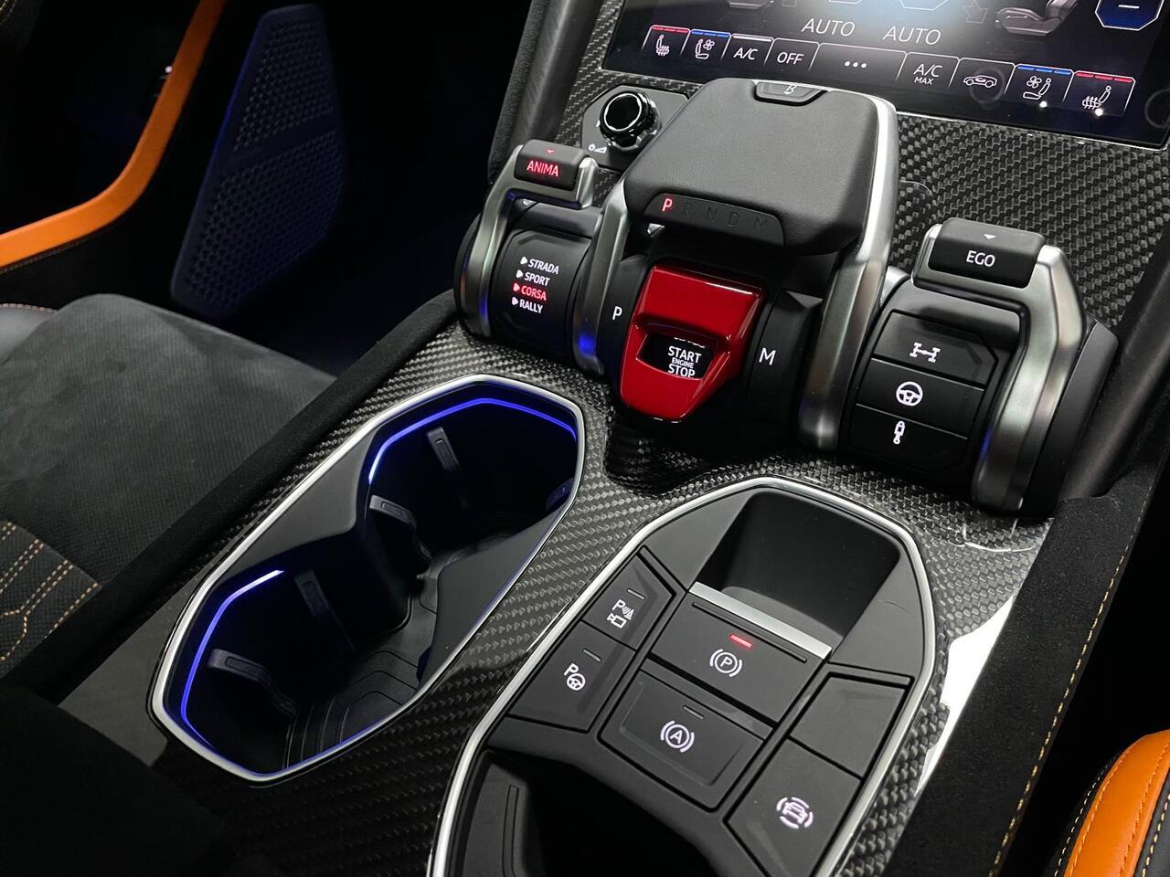 Lamborghini Urus view 38