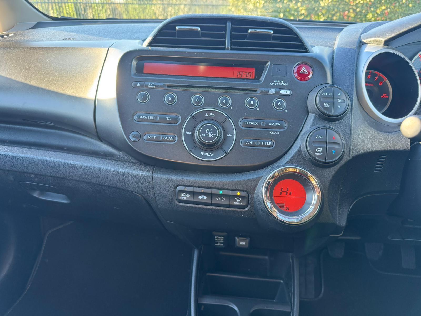 2013 Honda Jazz image 18