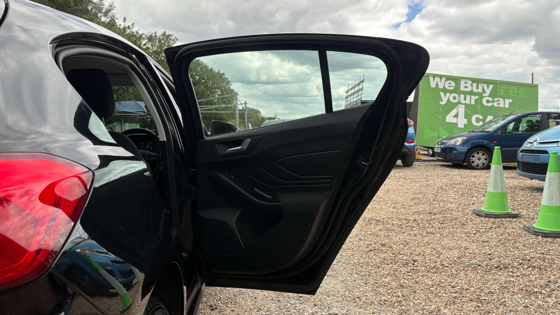 Ford Focus view 40