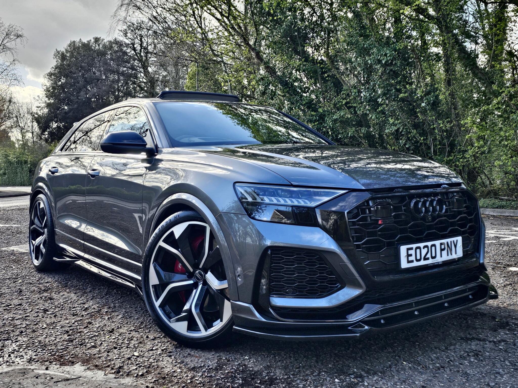 Audi RS Q8 view 16