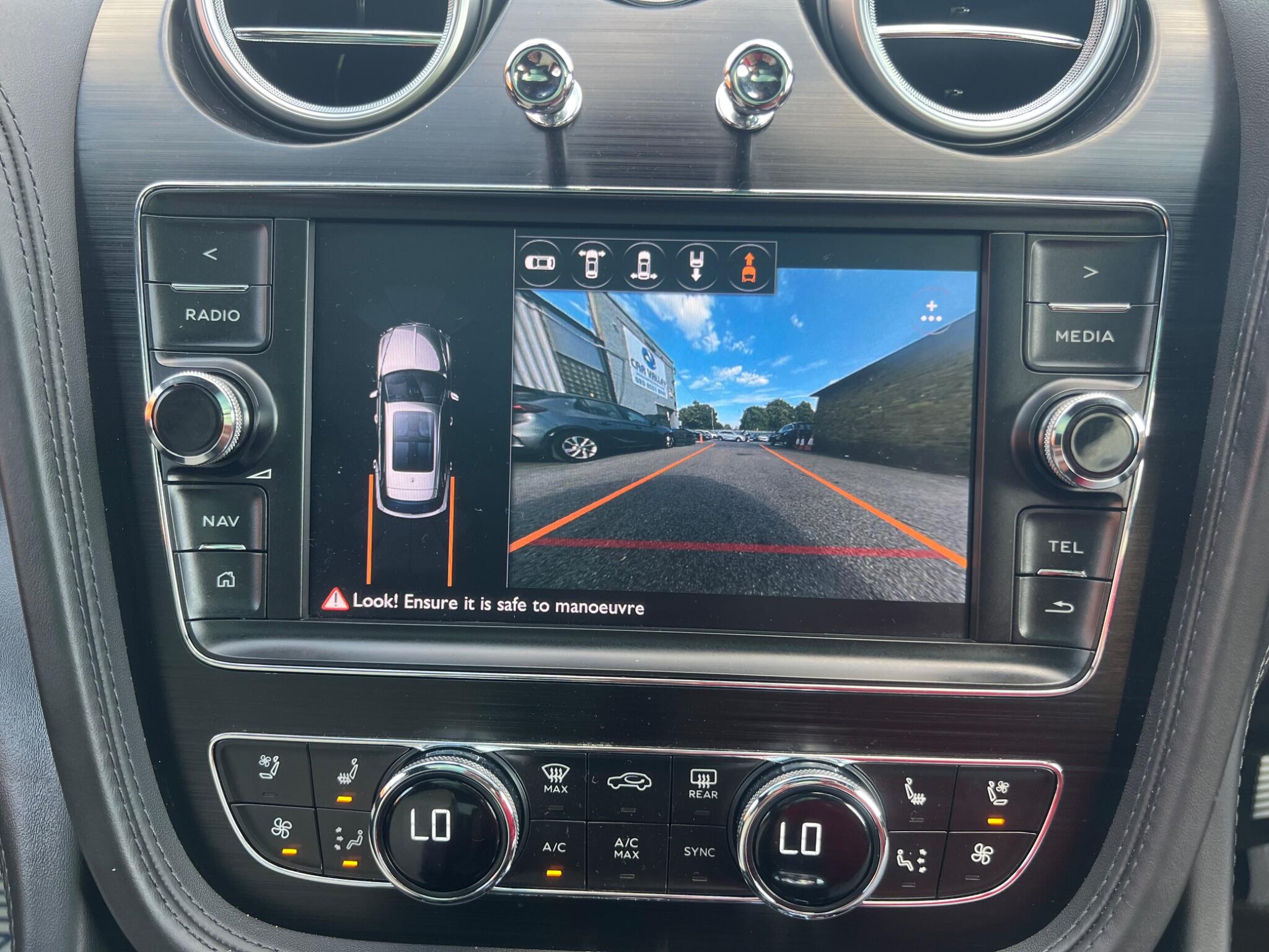 Bentley Bentayga view 60