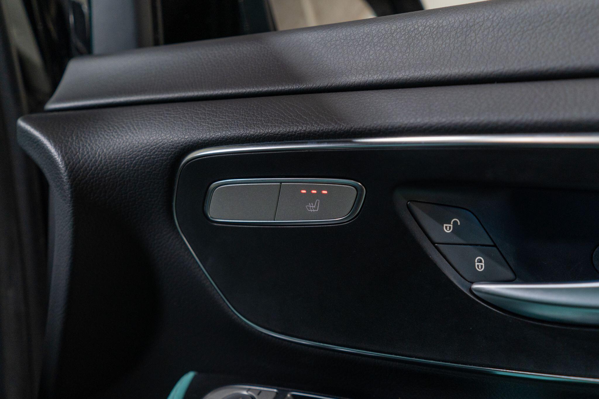 Mercedes-Benz V-Class view 37