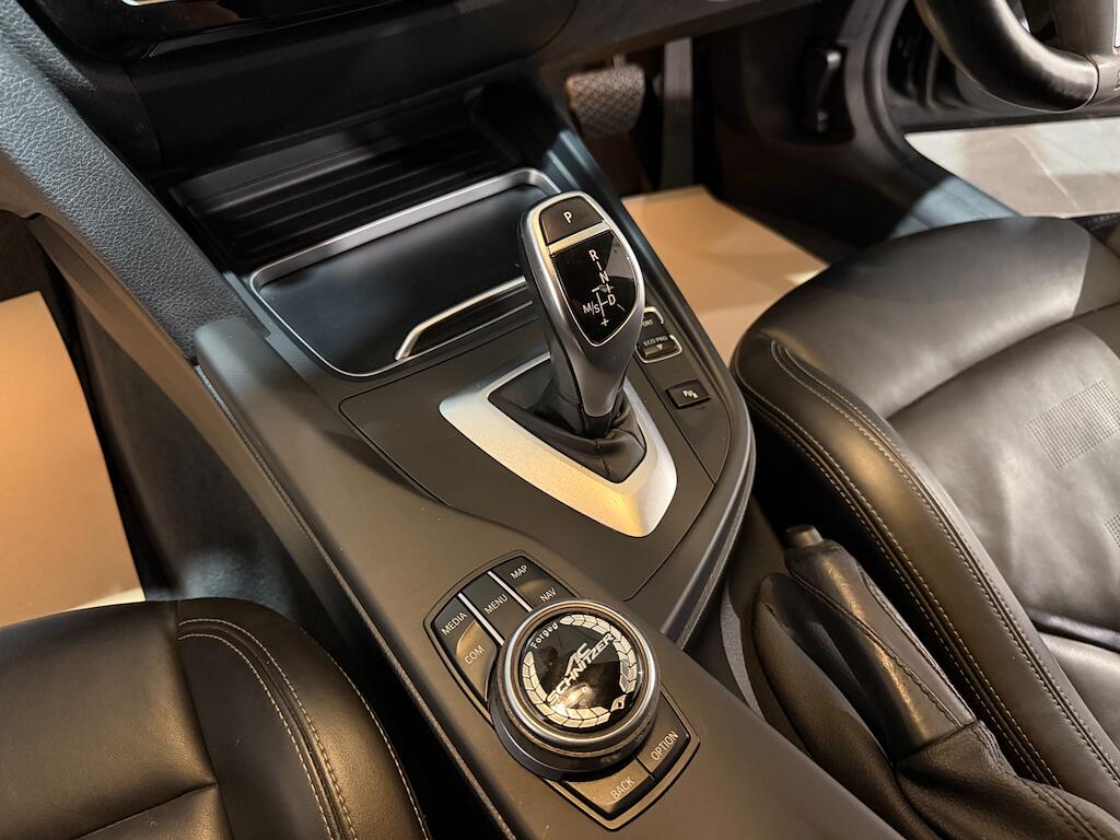 BMW 3 Series view 9
