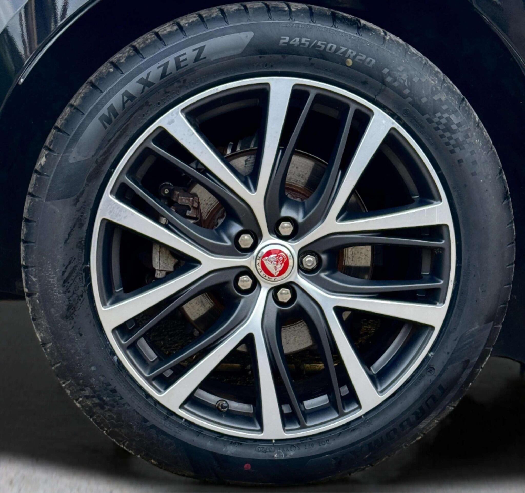 Jaguar I-Pace view 80