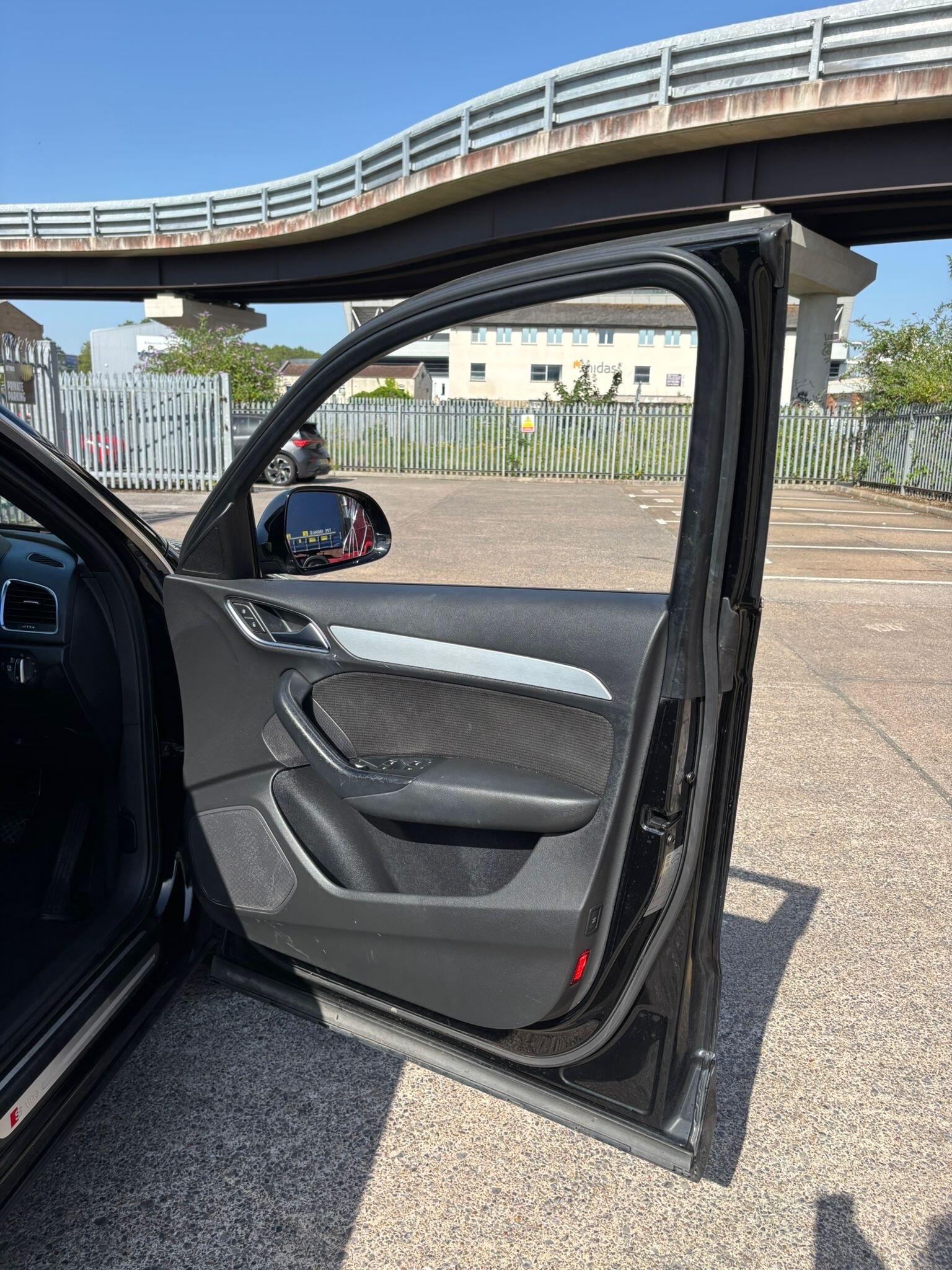 Audi Q3 view 29