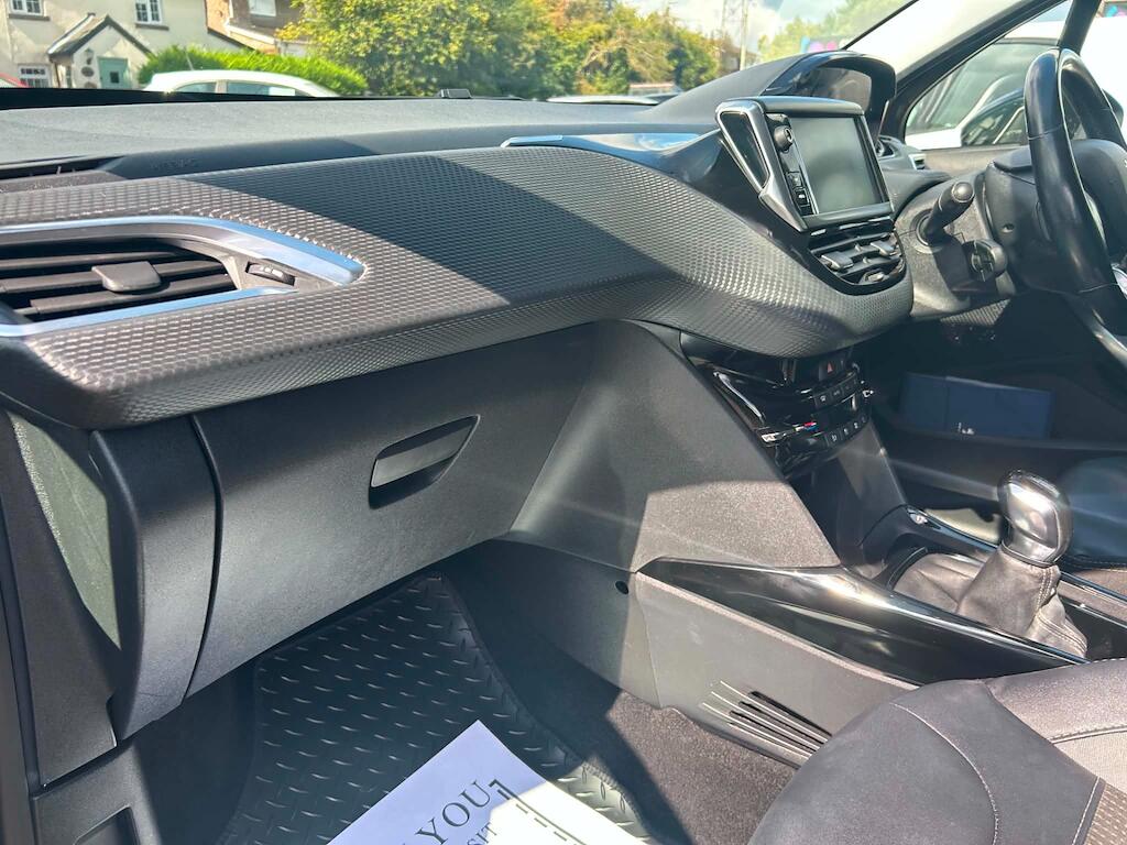 Peugeot 2008 view 18