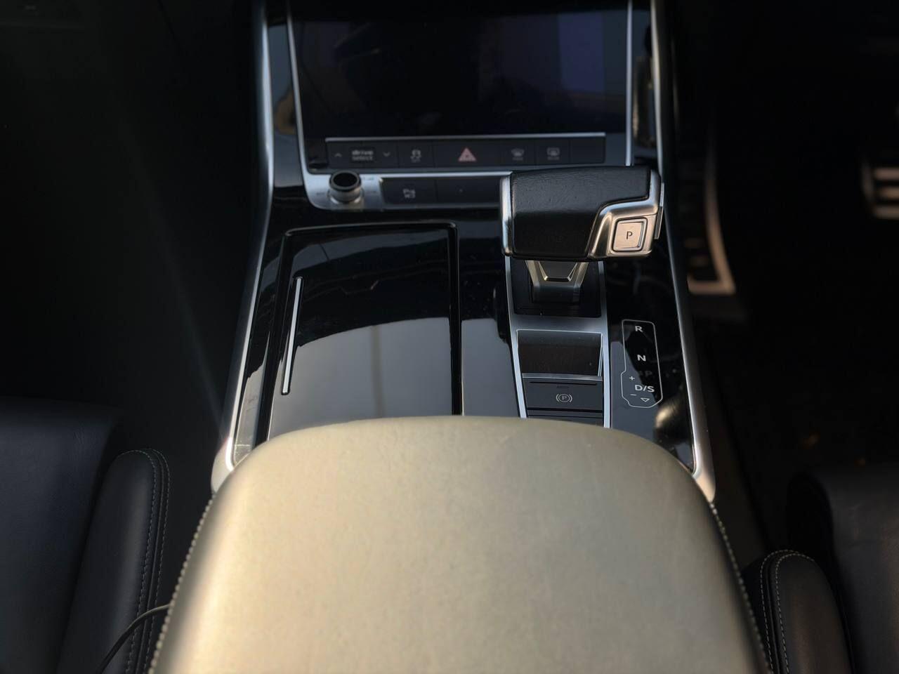 Audi Q7 view 24