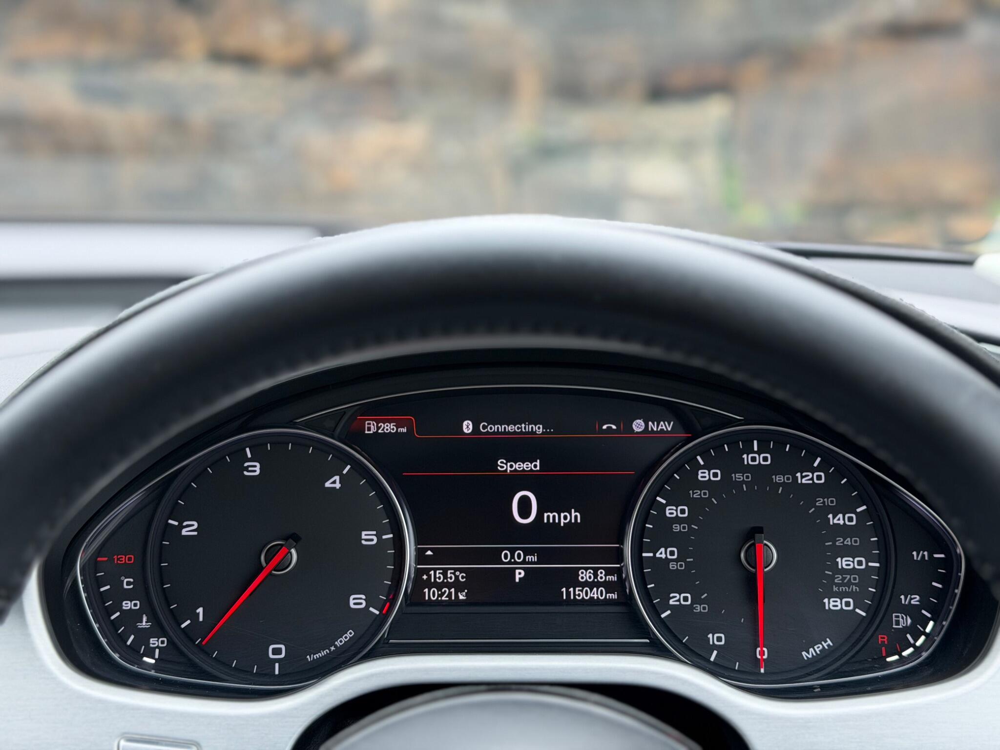 Audi A8 view 22