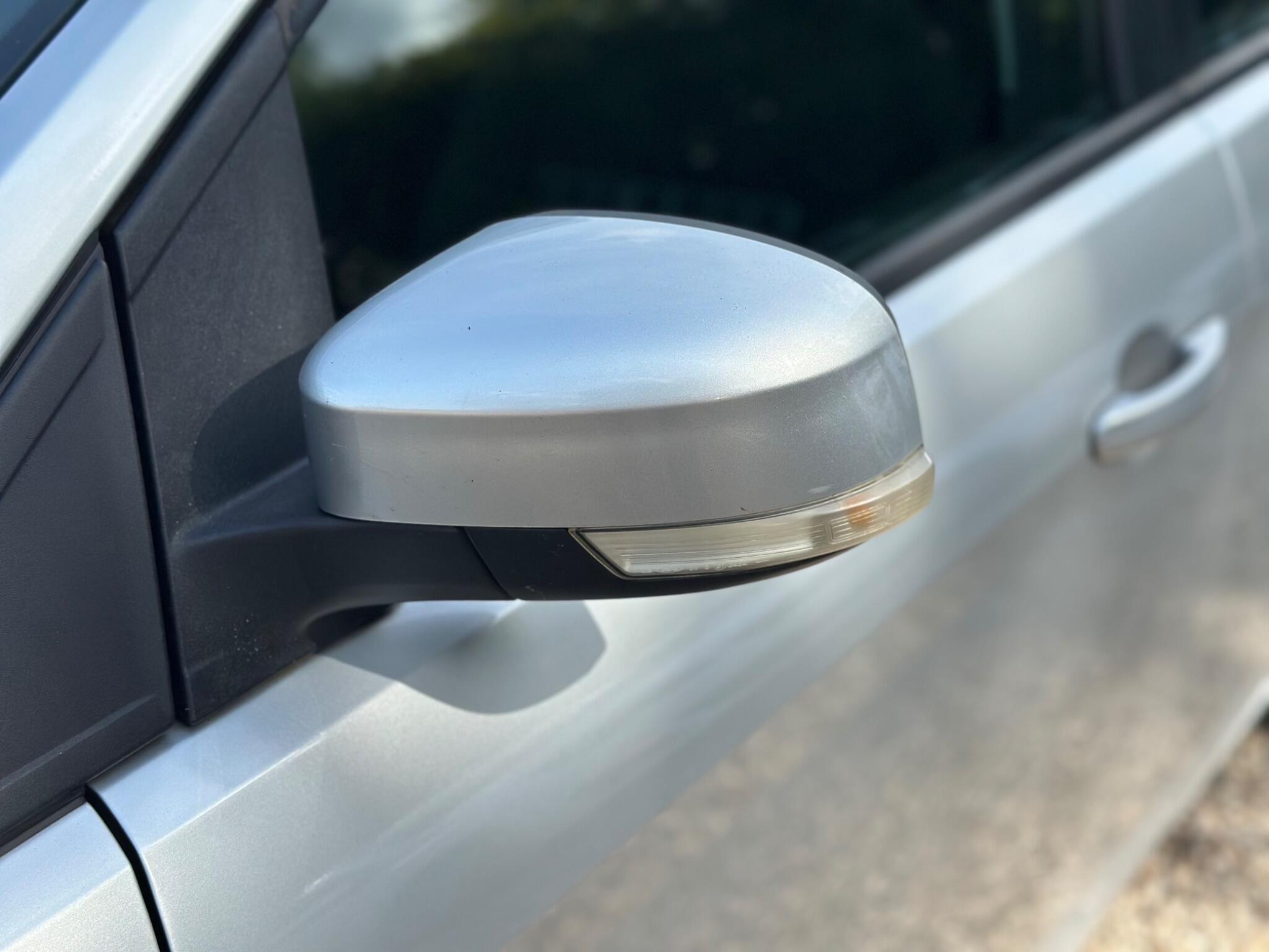 Ford Focus view 23