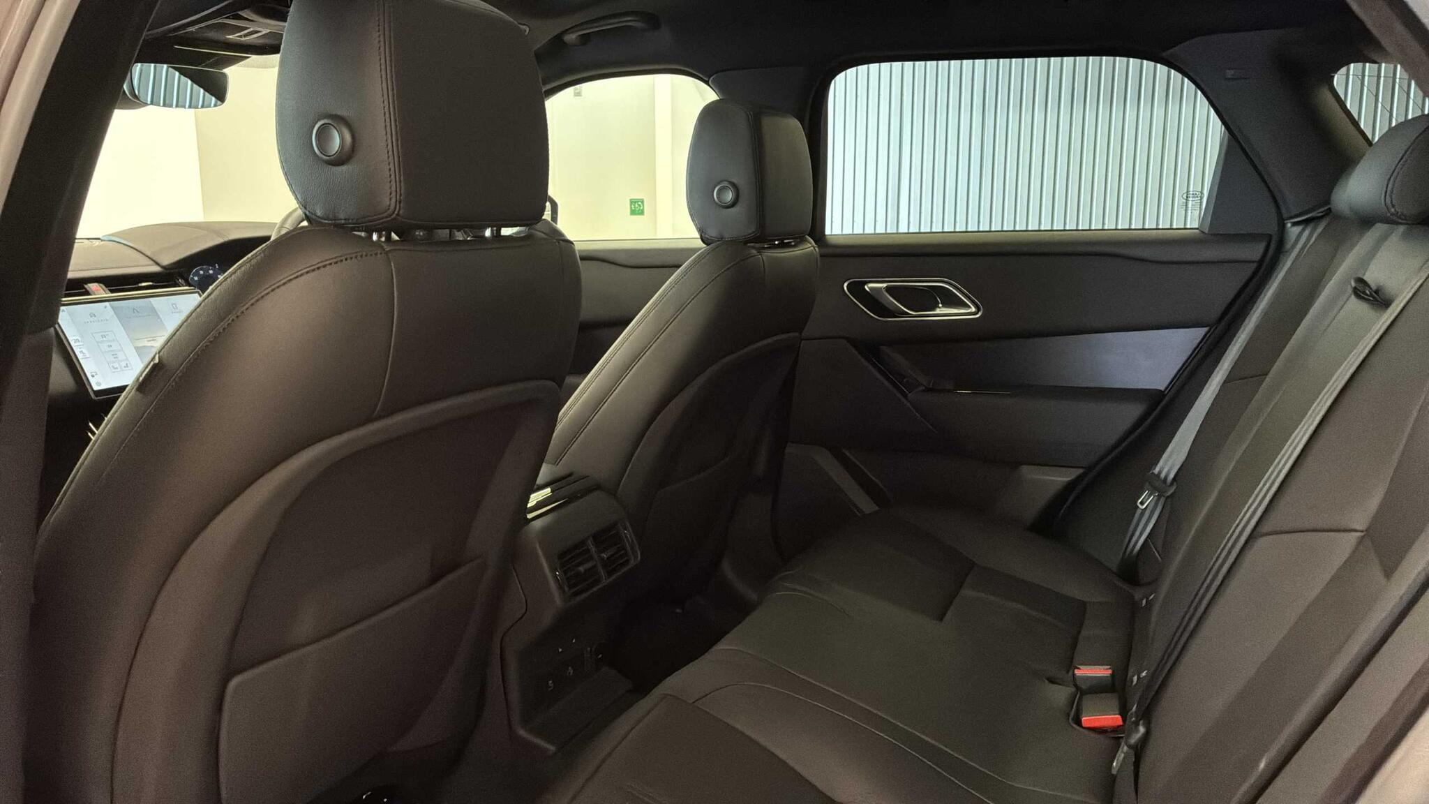 Land Rover Range Rover Velar view 4