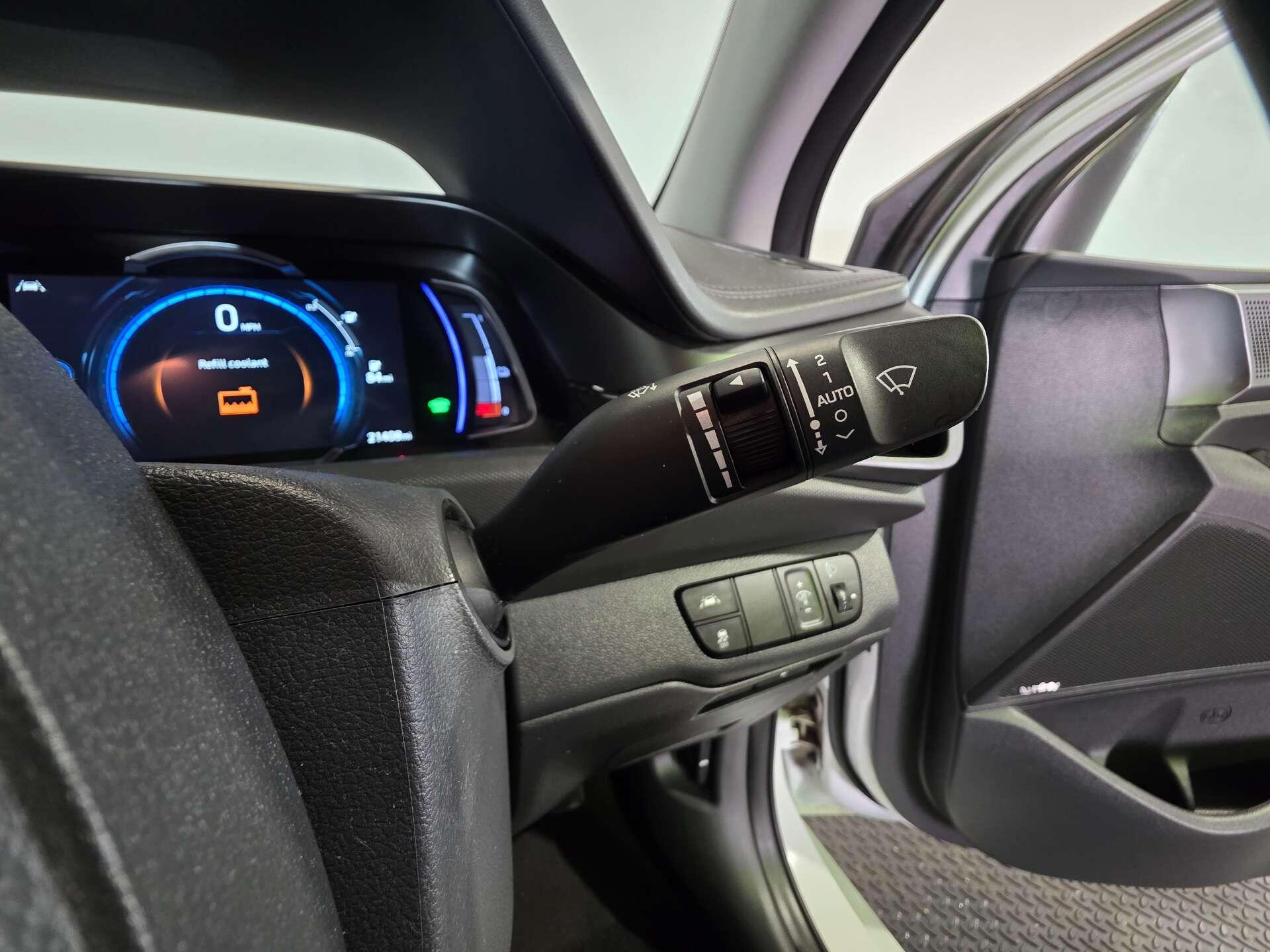 Hyundai Ioniq view 33