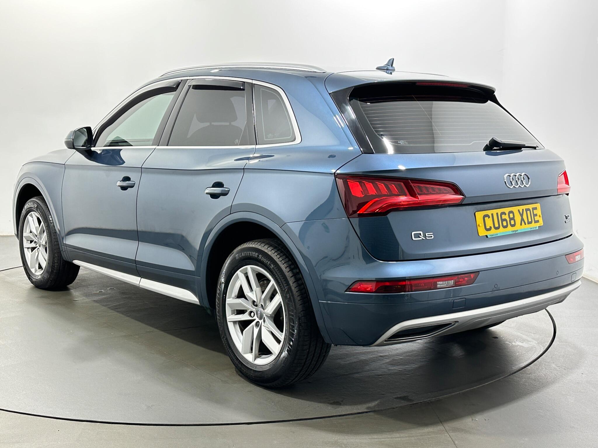 Audi Q5 view 6