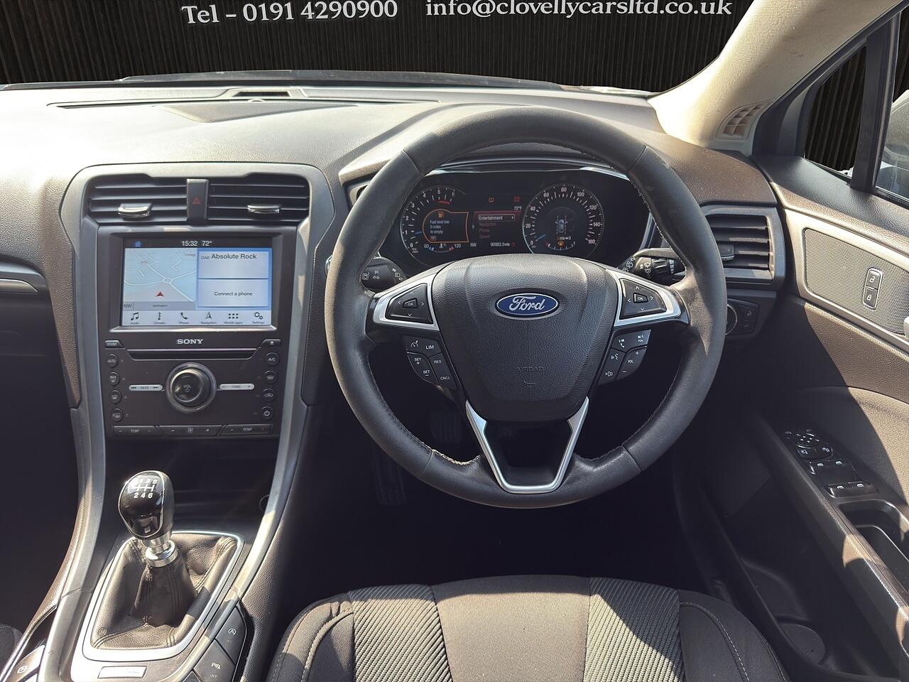 Ford Mondeo view 22