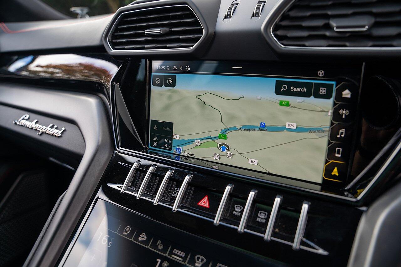 Lamborghini Urus view 86