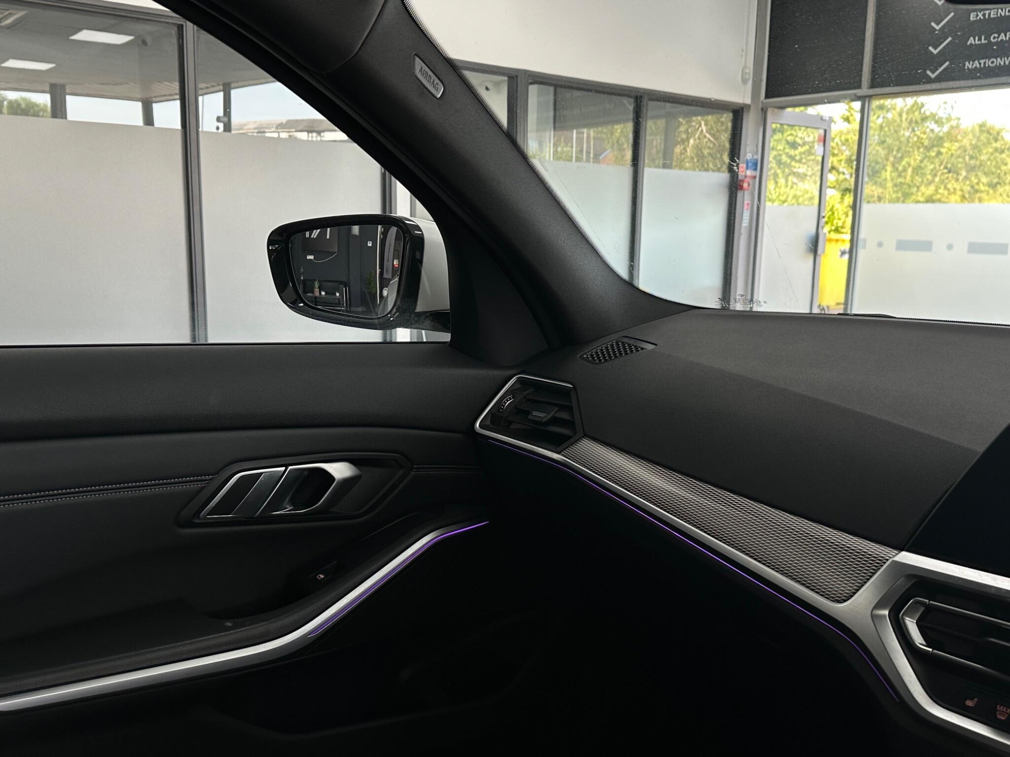 BMW 3 Series view 32